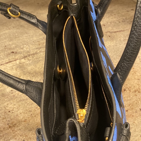 Gently used Burberry Graffiti bag - Picture 5 of 12